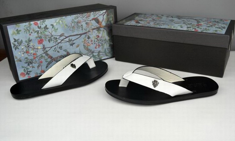Gucci Slippers Woman--140